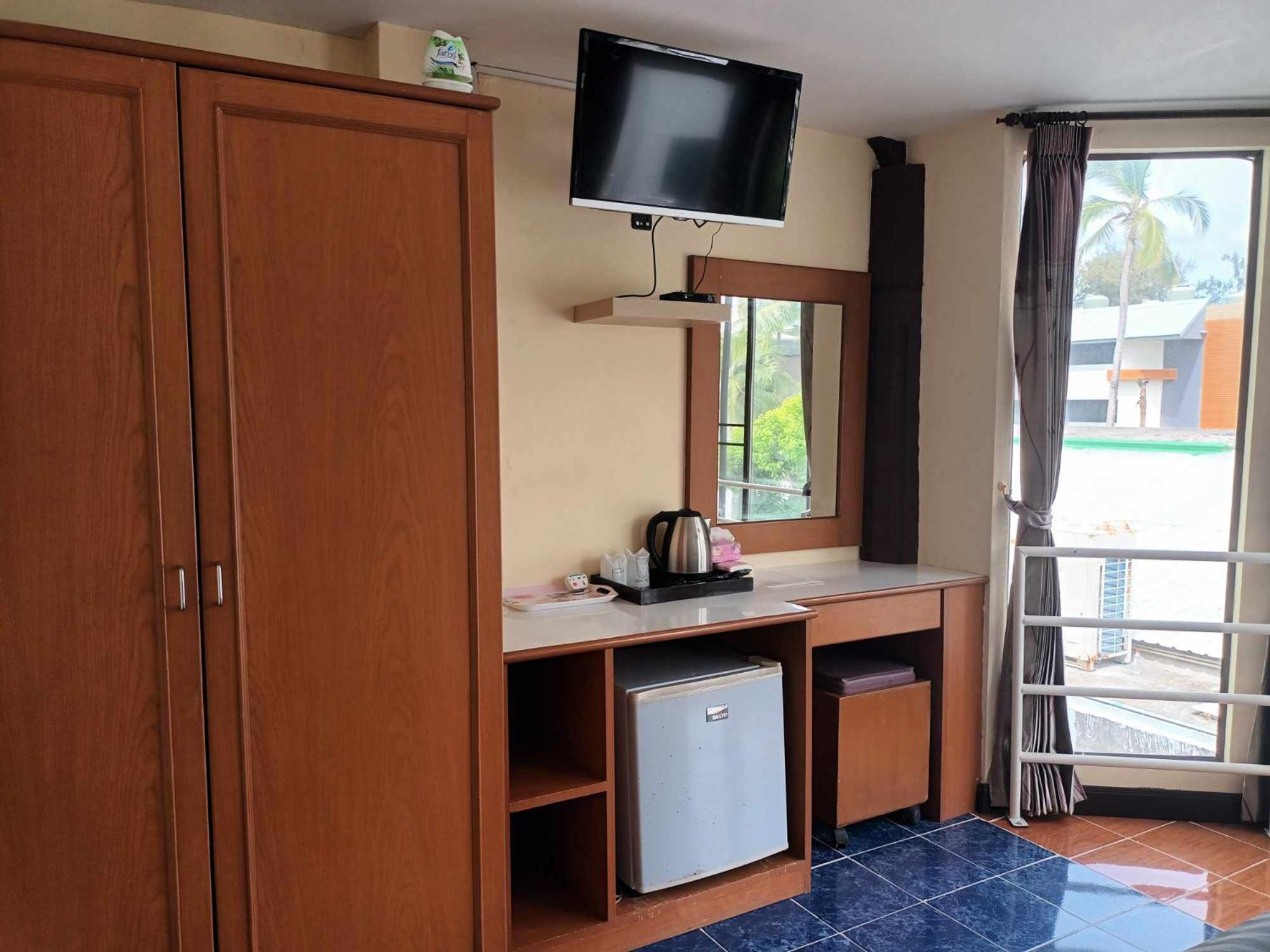 Patong Rose Guest House 50M To Beach Екстериор снимка