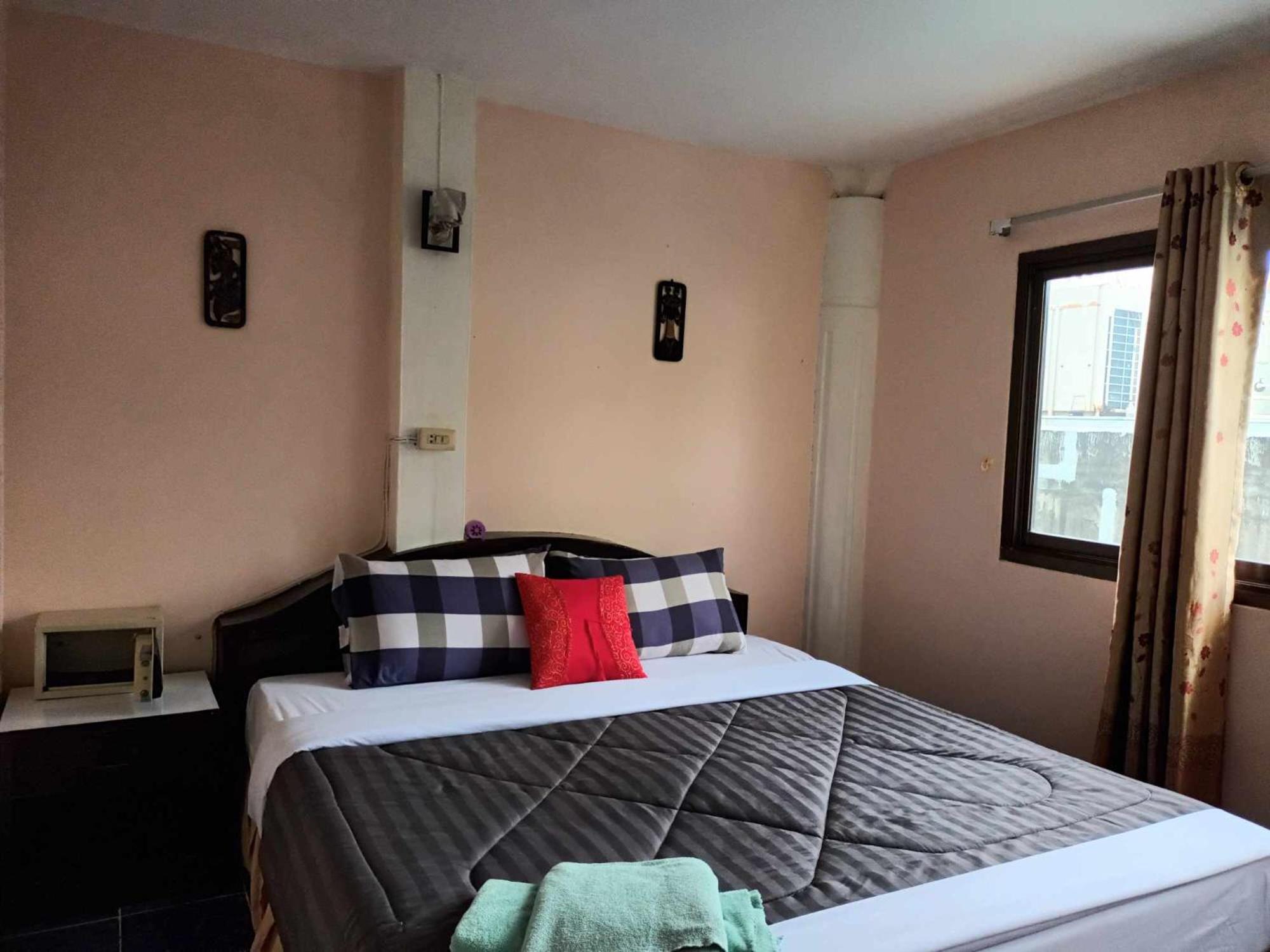 Patong Rose Guest House 50M To Beach Екстериор снимка