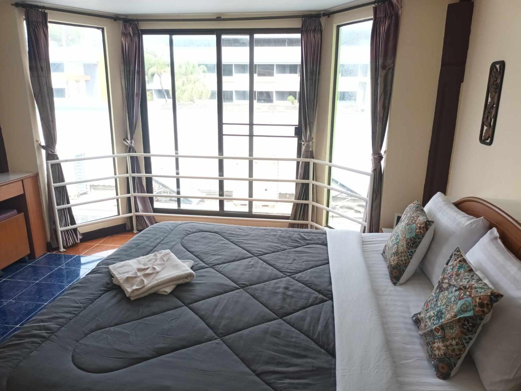 Patong Rose Guest House 50M To Beach Екстериор снимка