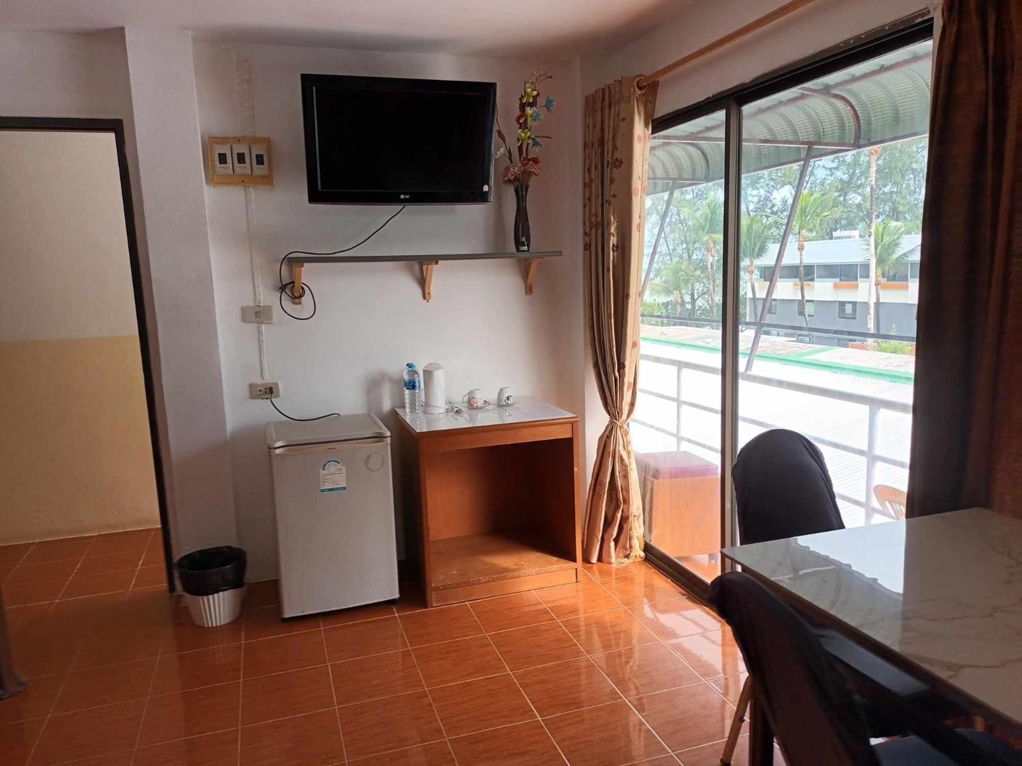 Patong Rose Guest House 50M To Beach Екстериор снимка