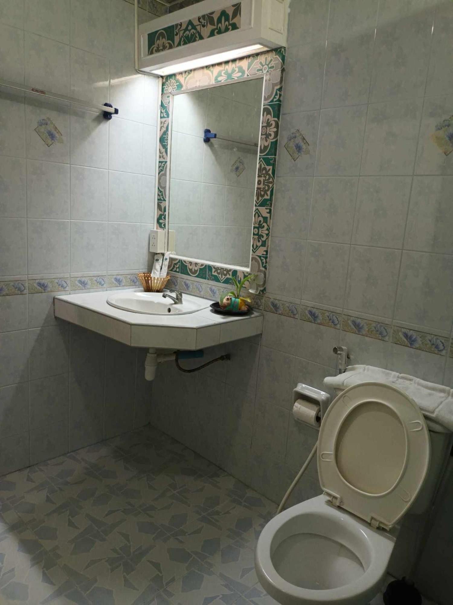 Patong Rose Guest House 50M To Beach Екстериор снимка