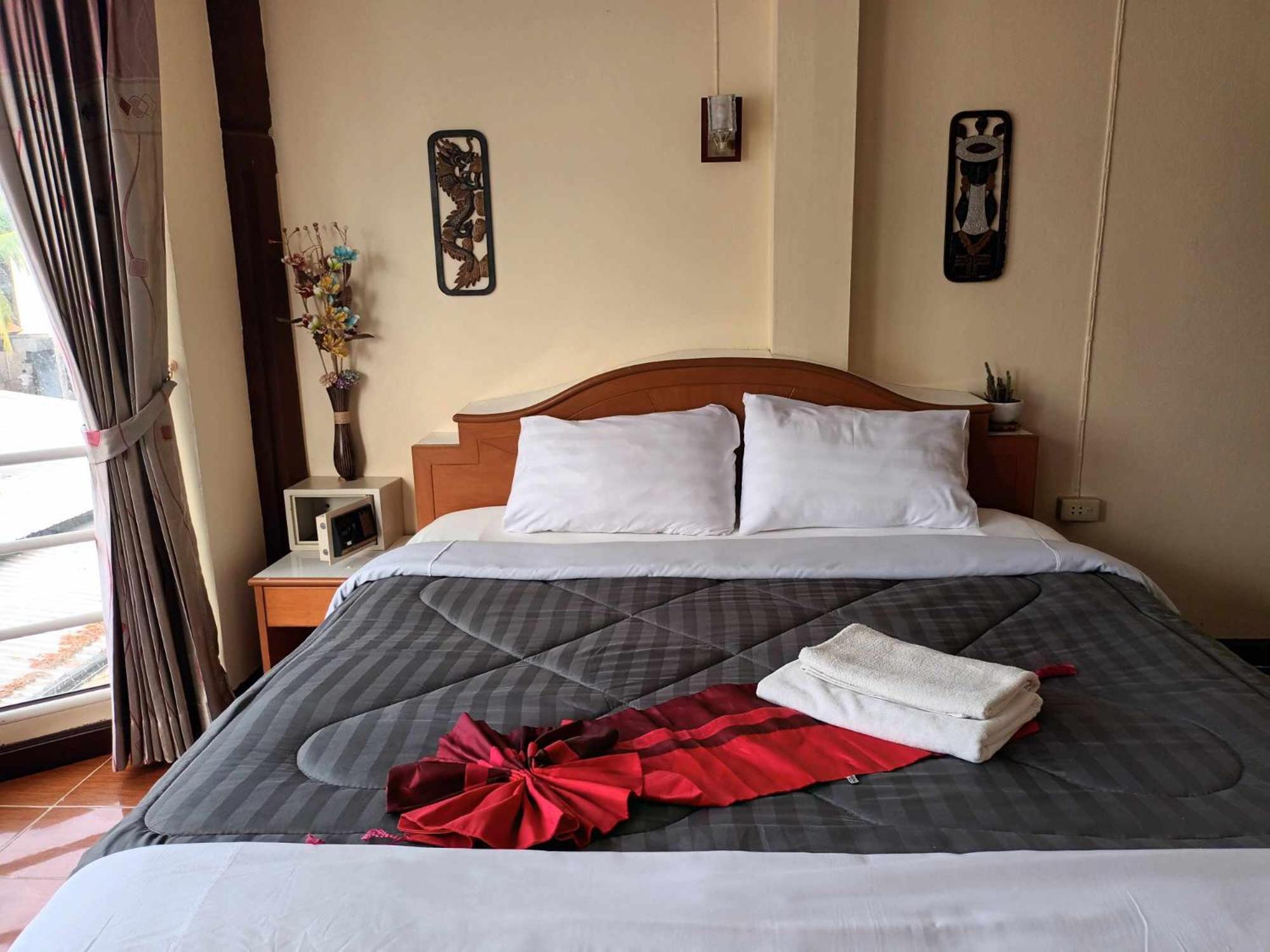 Patong Rose Guest House 50M To Beach Екстериор снимка