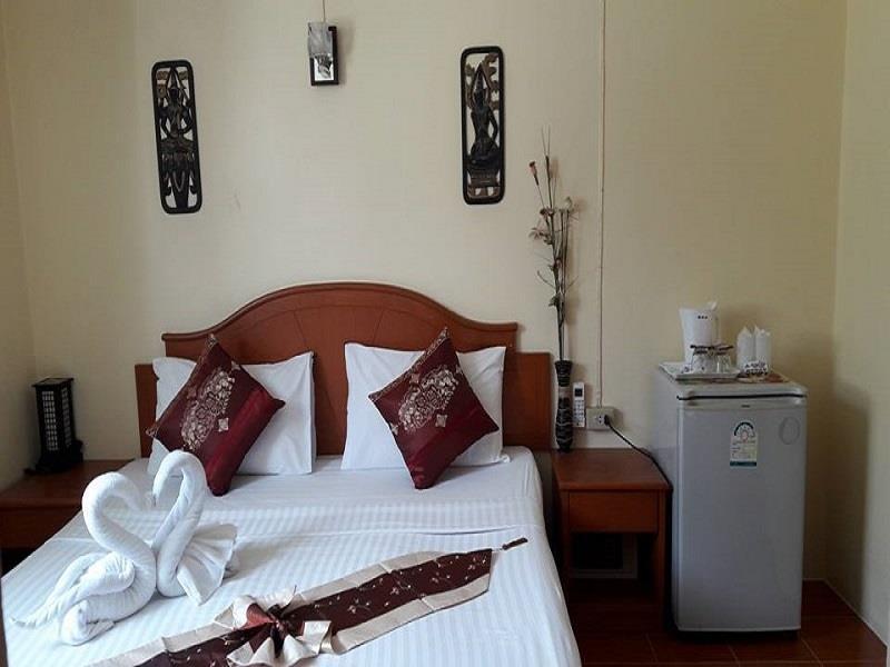 Patong Rose Guest House 50M To Beach Екстериор снимка