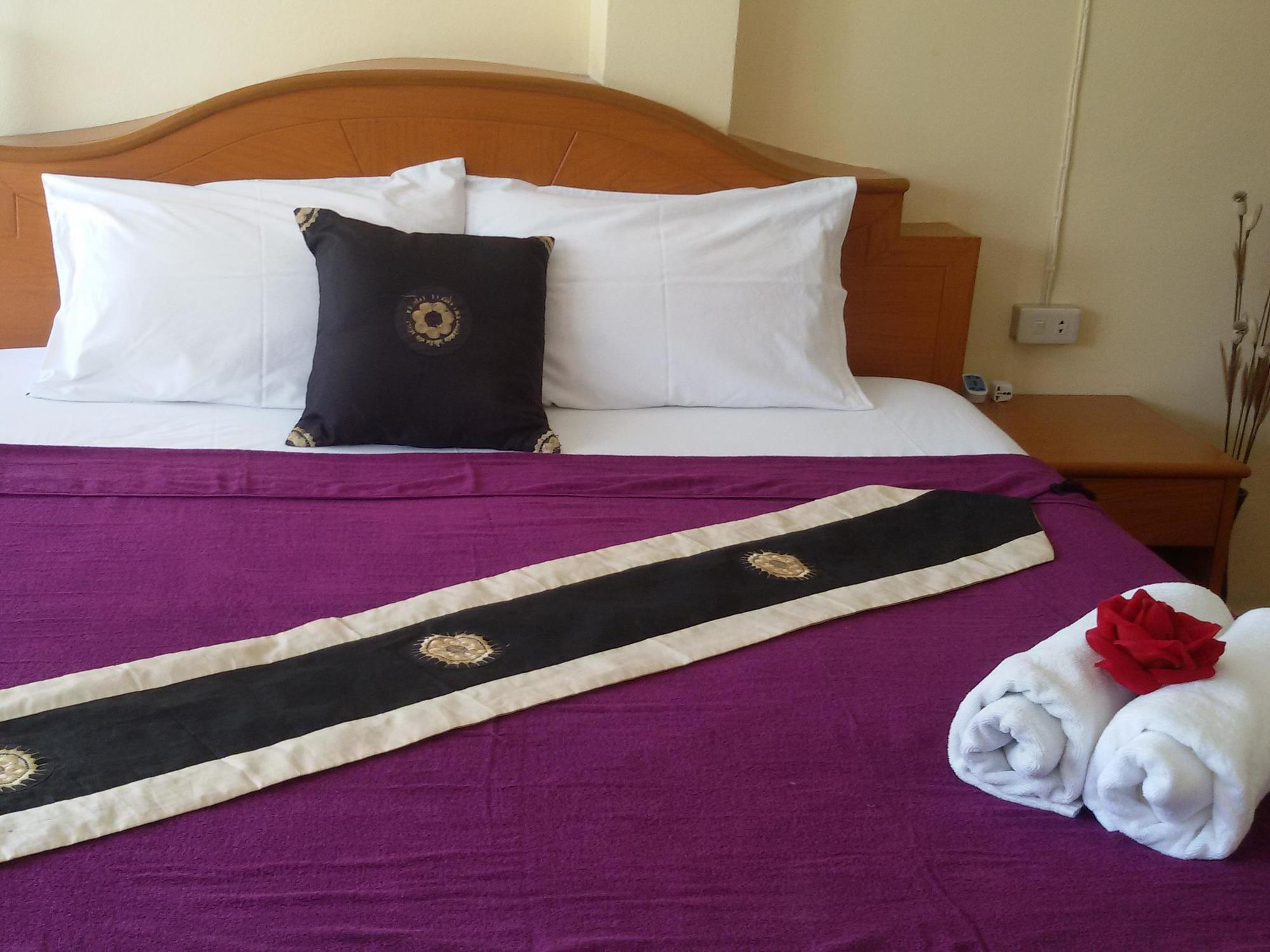 Patong Rose Guest House 50M To Beach Екстериор снимка