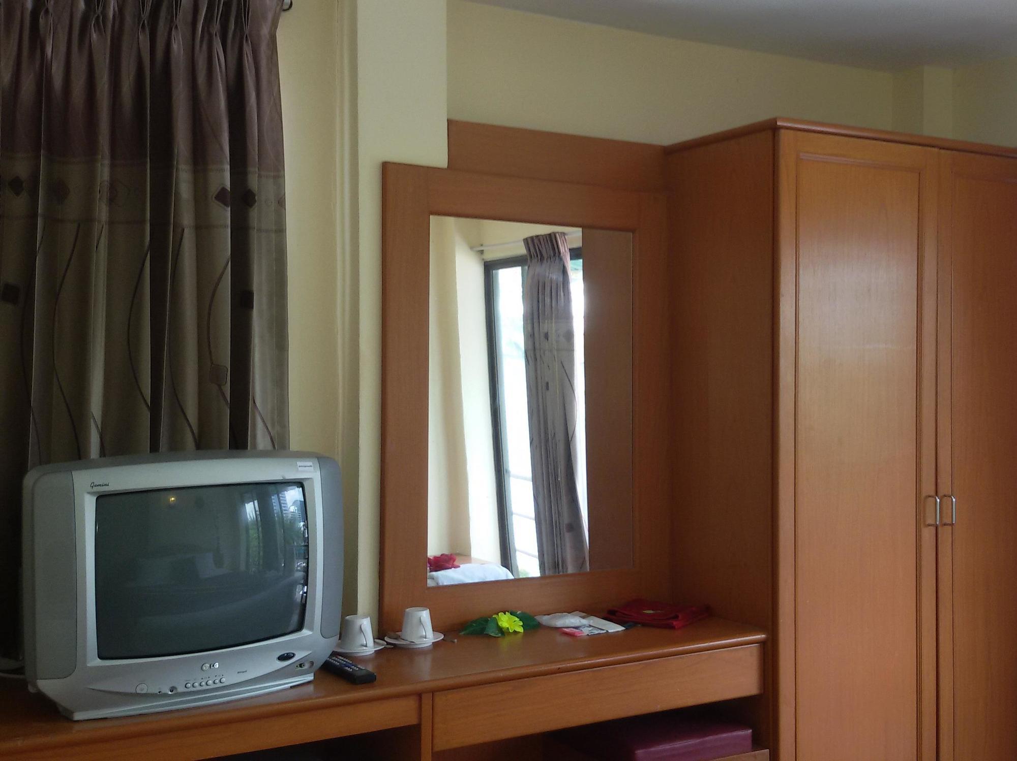 Patong Rose Guest House 50M To Beach Екстериор снимка
